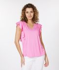 T-Shirt met volantmouwen en V-hals met sierrandje van het merk ESqualo in de kleur roze.