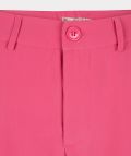 Soepelvallende broek met steekzakken voor en paspelzakken achter van het merk Esqualo in de kleur roze.