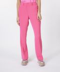 Soepelvallende broek met steekzakken voor en paspelzakken achter van het merk Esqualo in de kleur roze.