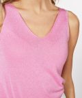 Fijnbrei hemdje met glitterdraadje van het merk Esqualo met V-hals in de kleur roze.