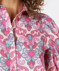 Blouse met all-overprint van het merk Esqualo met driekwart pofmouwen, blousekraag en knoopsluiting in de kleur roze.