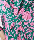 Jurk van het merk Esqualo met all-over bloemenprint, lange mouwen en twist detail in de taille in de kleur roze.