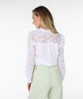 Broderie blouse van het merk Esqualo met V-hals en lange mouwen in de kleur wit.