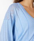 Gebreid vestje met glitterdraadje van het merk Esqualo met V-hals en knoopsluiting in de kleur blauw.