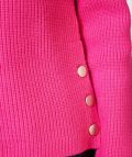 Pullover van het merk Esqualo met hoge hals, lange mouwen en knopen in de zij in de kleur fuchsia.