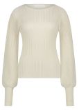 Geribde pullover van het merk Nukus  met ronde hals, lange pofmouwen en een lurex glittertje in de kleur off white.