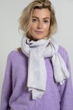 Fijnbrei trui van het merk Yaya met boothals, naaddetail en lange mouwen in de kleur rose purple.