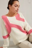 Off white pullover met roze dessin, boothals en lange mouwen van het merk Yaya.