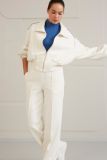 Korte jasje van Yaya met ritssluiting en sportieve details in de kleur off white.