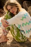 Gebreide trui van het merk Frogbox met zigzagpatroon van pailletten in de kleur wit.