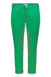 Taps toelopende chino broek met omgeslagen pijp van het merk MAC in de kleur light smaragd.