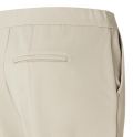 Chino broek van het merk Mac met elastieken tailleband en taps toelopende pijpen in de kleur sesame beige.