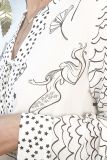 Witte blouse met zwarte sealife print, lange mouwen en v-hals van Frogbox.
