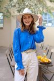 Blouse van het merk Nukus met ronde hals met ruche, lange mouwen, knoopsluiting en uitgewerkte sierbiesjes in de kleur royal blue.