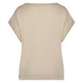 Shirt van het merk Nukus met ronde hals en aangeknipt kort mouwtje met geribd boordje in de kleur zand.