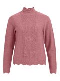 Gebreide trui met ingebreid patroon van het merk Object. De trui heeft een hoge hals en geschulpte randen in de kleur brandied apricot.