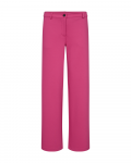 Broek met recht pijp, tailleband met riemlussen, steekzakken aan de zijkant en paspelzakken aan de achterkant in de kleur roze.