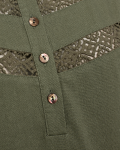 FQLava blouse met 3/4 mouw, ronde hals met knoopsluiting en kanten biesjes in de kleur deep lichen green.