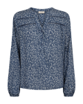 Blousetop van het merk Freequent met v-hals, lange mouwen gedeeltelijke knoopsluiting en een all-over print in de kleur vintage indigo.