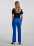 Tailored broek van het merk Pieces met gecombineerde knoop/ritssluiting, zijzakken en een mid waist in de kleur princess blue.