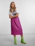Plisse rok met elastieken taille en midi lengte van het merk Pieces in de kleur beetroot purple.