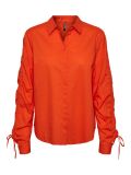 Blouse van het merk Pieces met knoopsluiting, blousekraag en lange mouwen met ruches en trekkoorden in de kleur red orange.