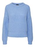 Gebreide trui met ronde hals en lange mouwen in de kleur vista blue. 