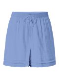 Korte broek van het merk Pieces met high waist, elastieken tailleband met drawstring en wijde pijpen van het merk Pieces in de kleur vista blue.