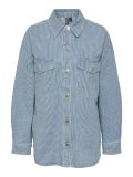 Denim blouse met gestreept dessin van het merk Pieces met lange mouwen, knoopsluiting en borstzakken in de kleur blauw/off white.
