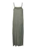 Satinlook slipdress van het merk Pieces met smalle verstelbare bandjes in de kleur hedge green.