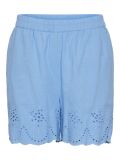 Broderie shorts met elastieken tailleband van het merk Pieces in de kleur hydrangea.