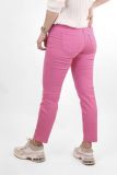 Slimfit broek met 7/8 lengte en ritsjes aan de onedrkant van de pijp van het merk Mac in de kleur ibis roze.