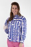 Blouse met all-over print met lange mouwen met manchetten, blousekraag en borstzak van het merk Emily van den Bergh in de kleur blauw.