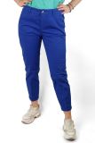 Taps toelopende chino broek met omgeslagen pijp van het merk MAC in de kleur monaco blue.