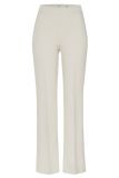 Stretch broek met flared pijp van het merk Rosner in de kleur off white.