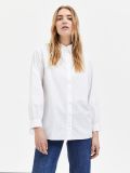 Witte blouse met lange mouwen en knoopsluiting.