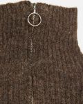 Gebreide trui met hoge hals met halve ritssluiting van het merk Sisters Point in de kleur choco melange.