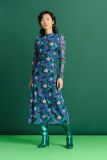 Semi transparante jurk met all-over print van het merk Pom Amsterdam met lange mouwen en ronde hals in de kleur brushwork lilac slim.