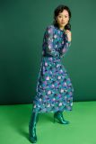 Semi transparante jurk met all-over print van het merk Pom Amsterdam met lange mouwen en ronde hals in de kleur brushwork lilac slim.