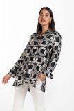 Satinlook blouse met print van het merk Studio Anneloes met kraag, blinde knoopsluiting en lange mouwen met brede manchetten met spilt.