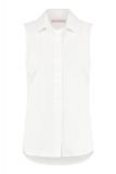 Mouwloze travelblouse met traditionele blousekraag en knoopsluiting van het merk Studio Anneloes in de kleur wit.