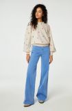 Blauwe denim broek met wijde pijp van het merk Fabienne Chapot.
