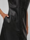 Gecoate jurkje zonder mouwen met knoopsluiting en open zijzakken van het merk Vila in de kleur zwart.