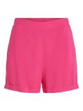 Korte broek van het merk Vila met high waist, rekbare tailleband en pijpen met omslag in de kleur pink yarrow.