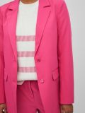 Loose fit blazer van het merk Vila met reverskraag, knoopsluiting en twee klepzakken in de kleur pink yarrow.