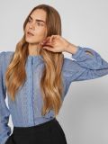 Kanten blouse van het merk Vila met ronde halslijn, lange mouwen en een knoopsluiting in de kleur coronet blue.