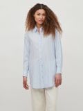 Gestreepte lange blouse met lange mouwen in de kleur lichtblauw/wit.
