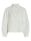Blouse van het merk Vila met lange mouwen met machetten, blousekraag, knoopsluiting en kanten details in de kleur off white.