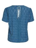 Kanten shirt met korte pofmouwen en ronde hals van het merk Vila in de kleur coronet blue.