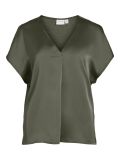 Satinlook top van het merk Vila met korte mouwen en V-hals in de kleur dusty olive.